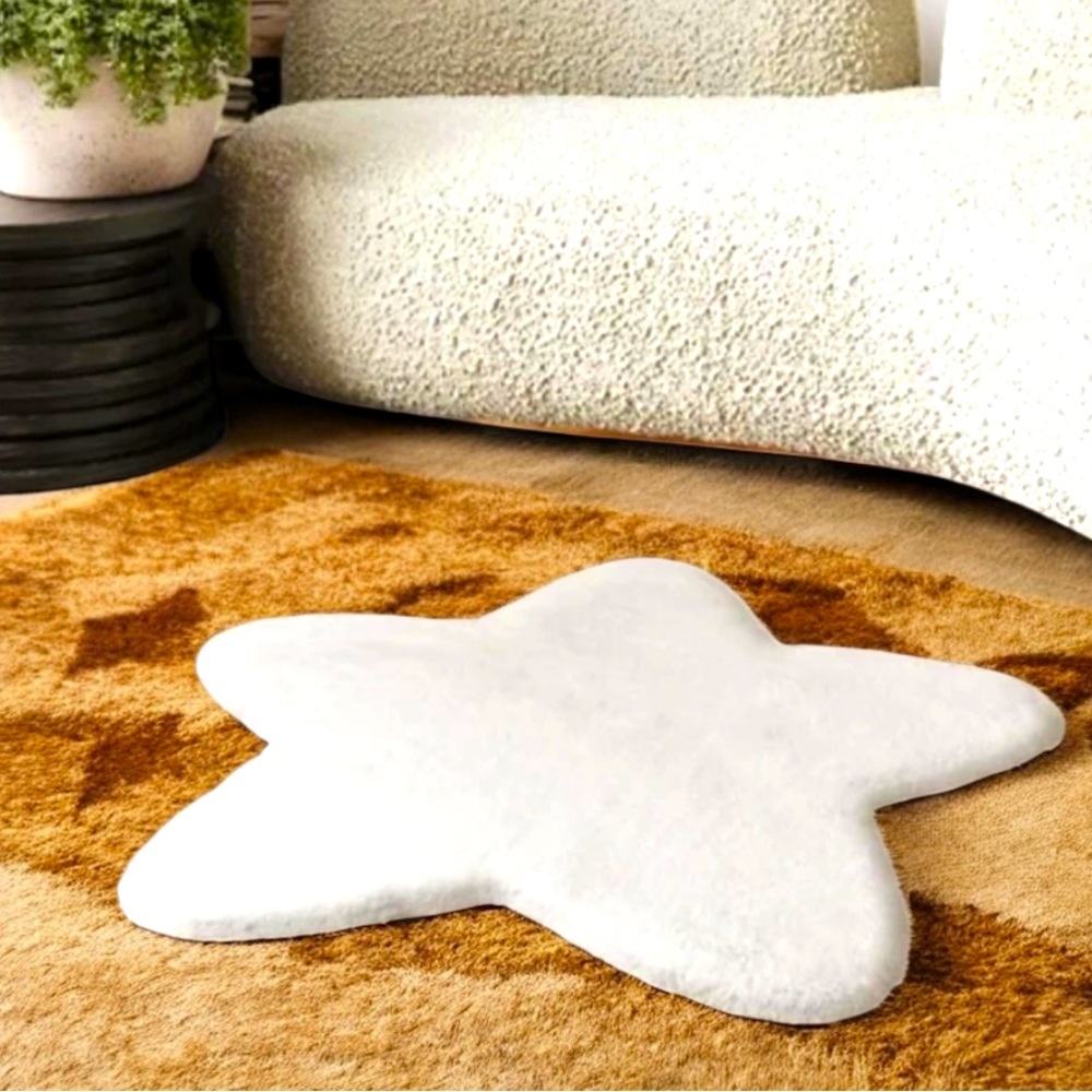Star-Shaped White Faux Fur Rug Mon Chateau